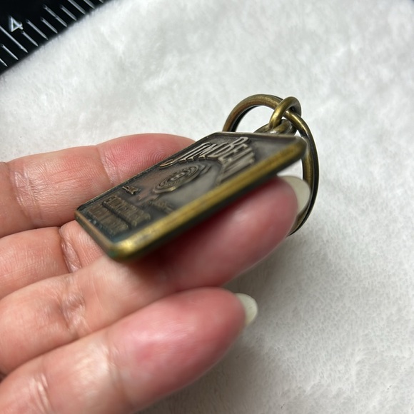 🖤Vtg Jim Beam Sour Mash Kentucky Straight Bourbon Whiskey keychain/pendant - Picture 3 of 8